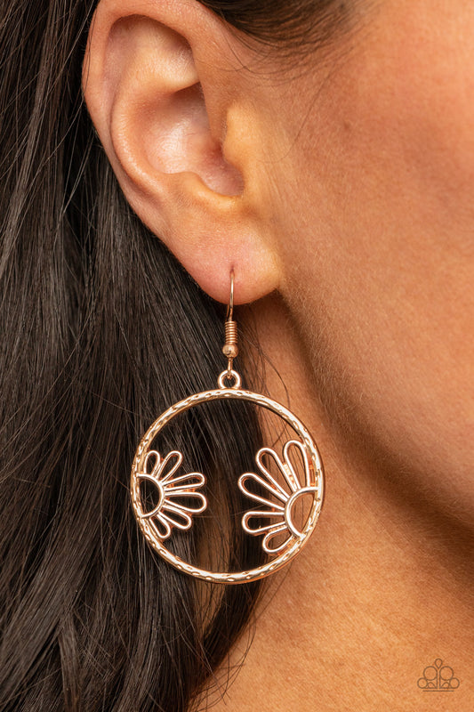Demurely Daisy Rose Gold - Earrings