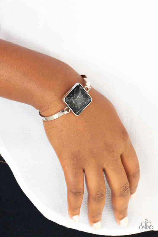 Turning a CORNERSTONE Black - Bracelets