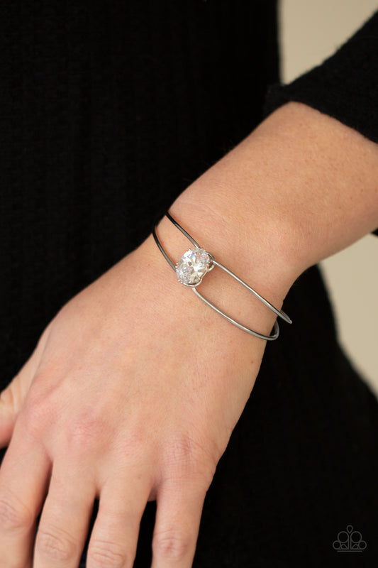 GLOW No Mercy White - Bracelets