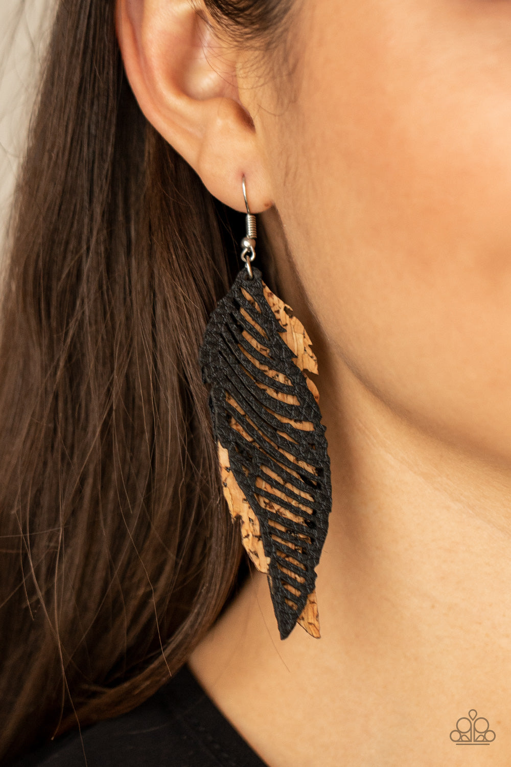 WINGING Off The Hook Black - Earrings