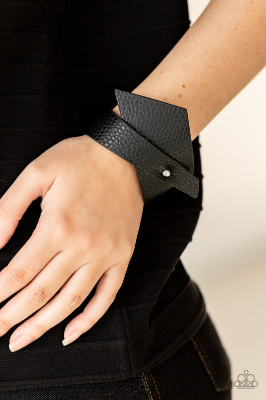 PIECE Offering Black -Bracelets