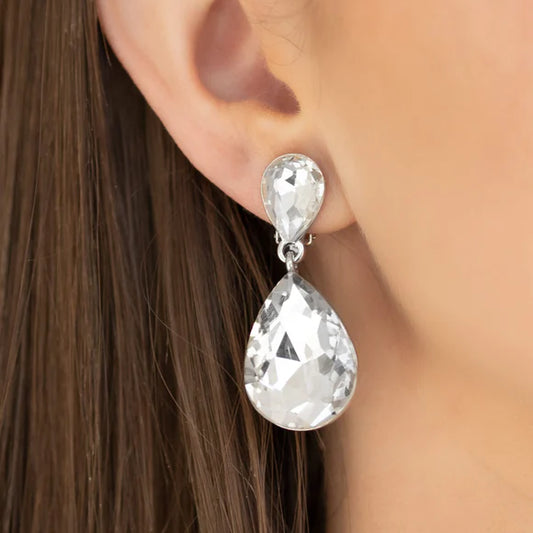Aiming for the Mega stars white- Earrings